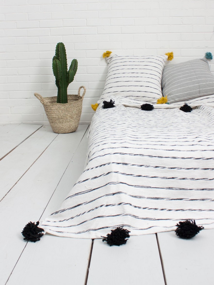 Couverture Marocaine Blanche Rayée en Coton